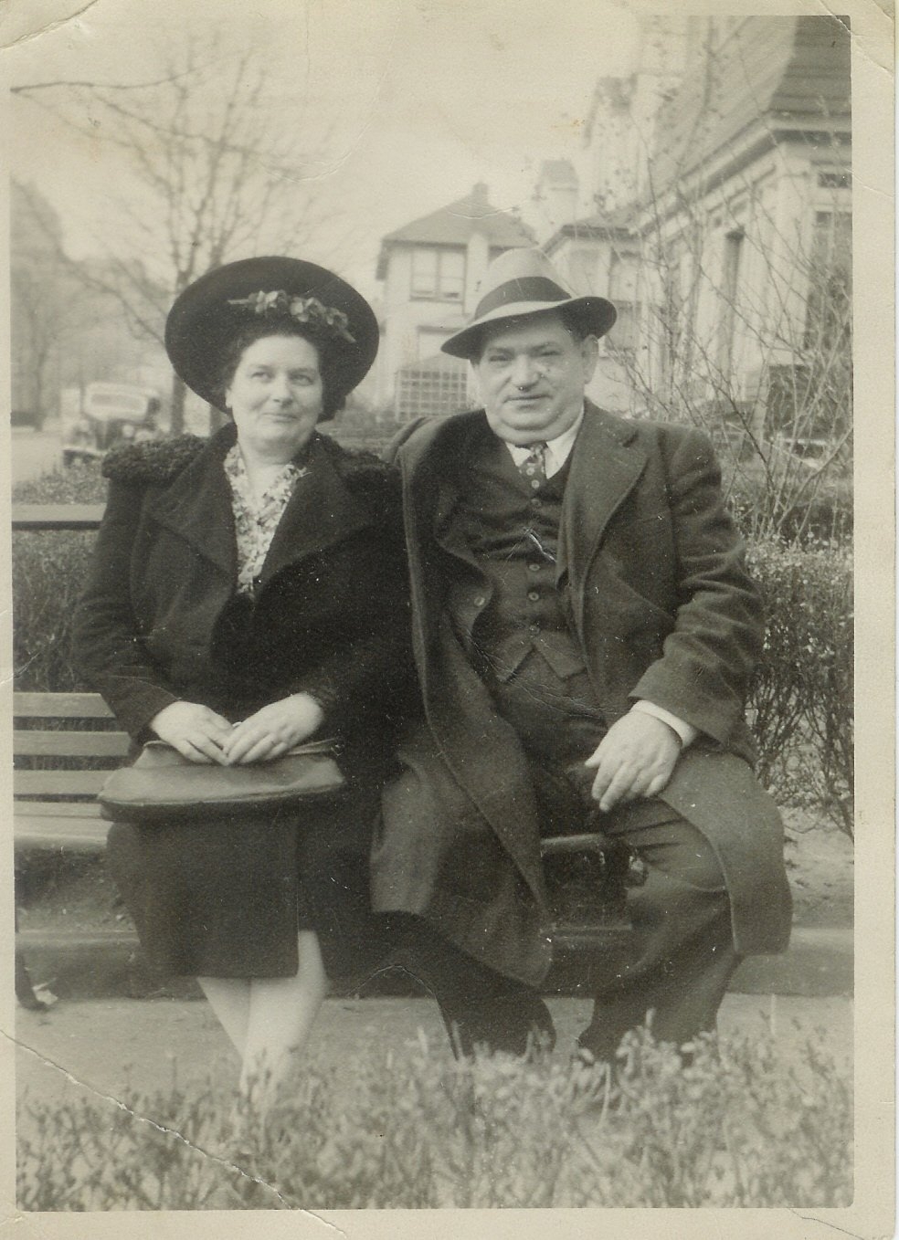 Grandma And Grandpa Needle