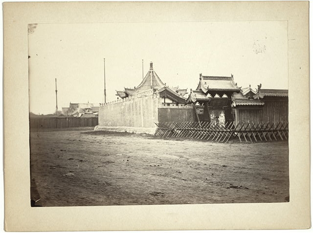 [Chinese temple in Maimachin, Mongolia]