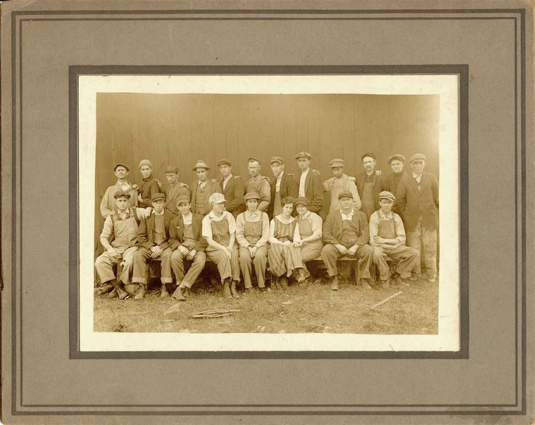 Unknown Group owned by Wm. H. Prather Family