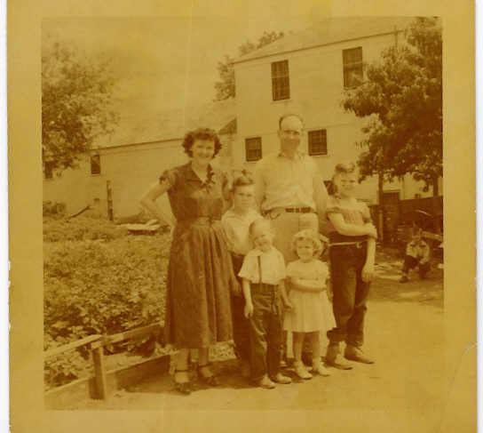 Wilburn and Violet Lay and Children 