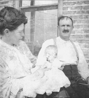 Elizabeth, Maurice, & Helen McMahon, 1907