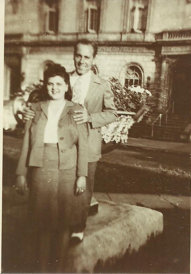 Paul & Lois (Vertrees) Pippin, Kentucky 1946
