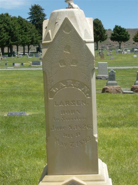 Lars N. Larson headstone