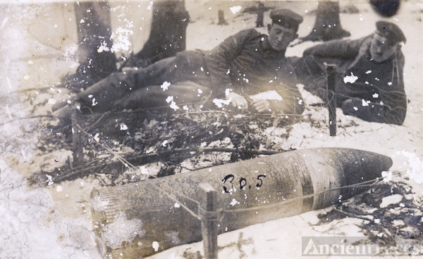 WW1 German soldiers with large artillery shell