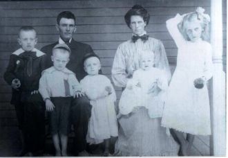 William Lee McCurry Family 1908