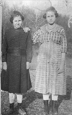 Myrtle Usher & aunt, Edith Lewis