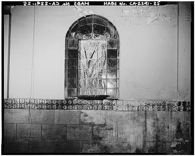 25. February. TILE WINDOW PATTERN TOWARD REAR OF WEST...