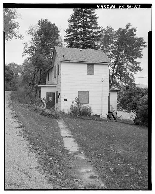 2. VIEW NORTHEAST, Lockkeeper's residence - Appleton...