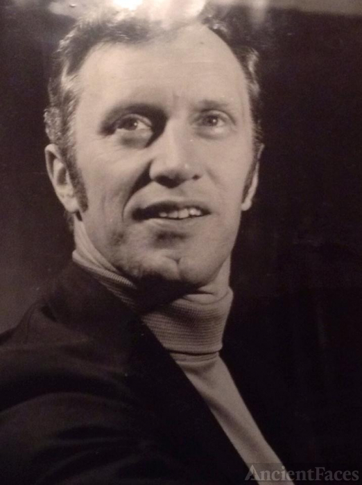 Robert E Doxey