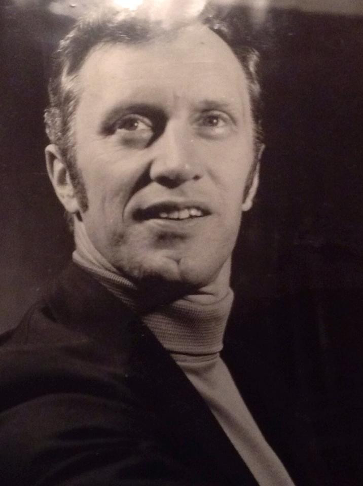 Robert E Doxey