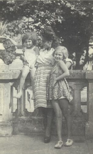 Yvette Lide family 1942