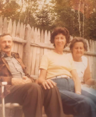 Jean Kelly in center
