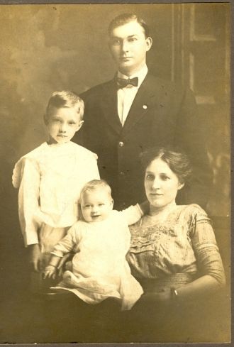 Gustave George Meyer & family 1912