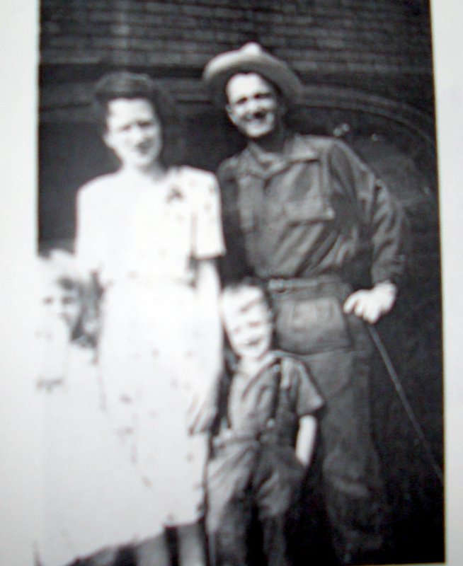 Paul & Georgia Pickett family
