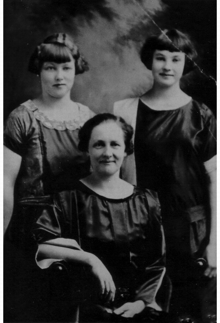 Effie Dale and Daughters