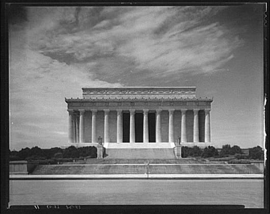 Lincoln Memorial. Front of Lincoln Memorial from center II