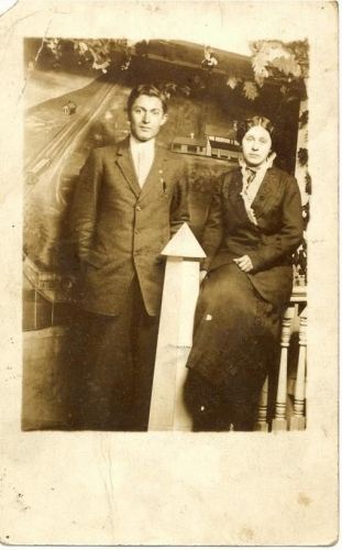 Unknown Hargraves Couple