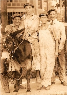 Early 1900's - 4 Men Friends