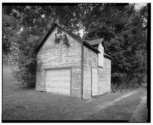 1. VIEW NORTH/NORTHEAST, Garage/stable - Kaukauna Lock &...