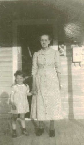 Mary Elizabeth Davis McClurg with granddaughter Rosalee Clark