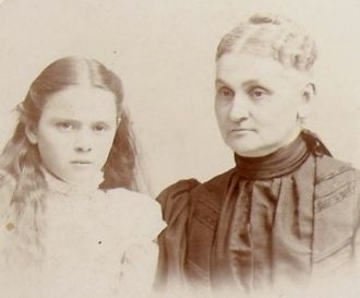 Bessie Hickok Pettinger Gale Brown with daughter Blanche Gale