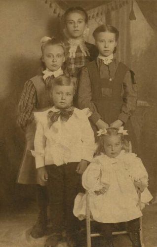 Bernice, Elmer, Grace, Esther, & Ella Snell, 1905
