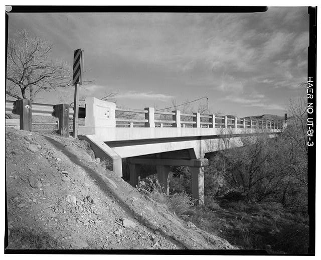 3. VIEW OF NORTH ABUTMENTS AND PIER - La Verkin Creek...