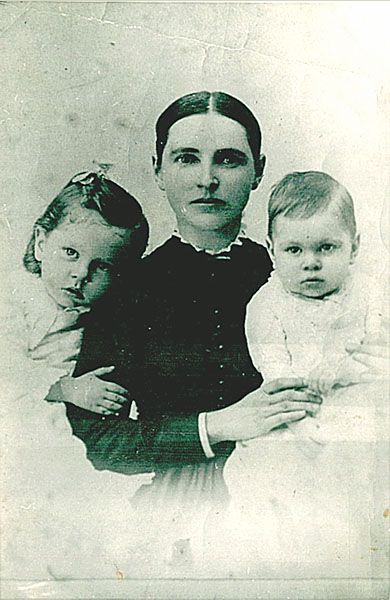 Elizabeth (Mallory) Daniels and children