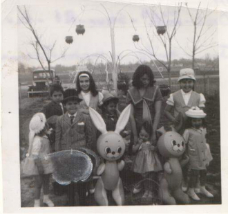 Ado Cigelskes children .The three older girls are their maternal Aunts.