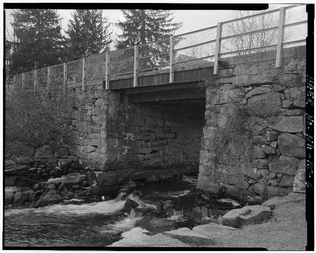 6. VIEW OF SOUTH AND NORTH ABUTMENTS, LOOKING SOUTH -...