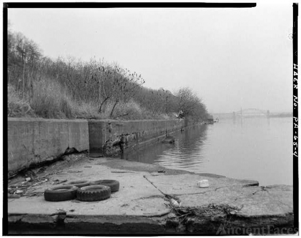 4. LOCK LOOKING UPSTREAM - Davis Island Dam & Lock No. 1,...