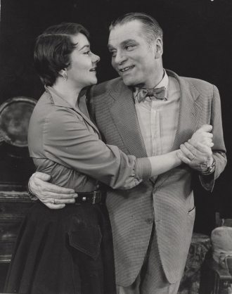 Joan Plowright as a young woman with Laurence Olivier in THE ENTERTAINER
