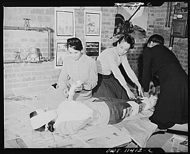 Washington, D.C. First aid class of the air raid warden...