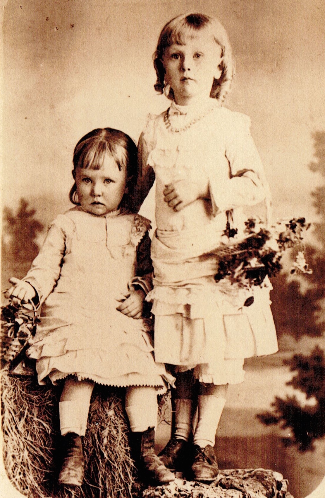 Leuwina and Henrietta Hiam