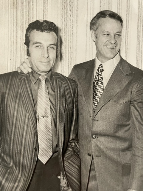 Bob Lindley with Gordie Howe