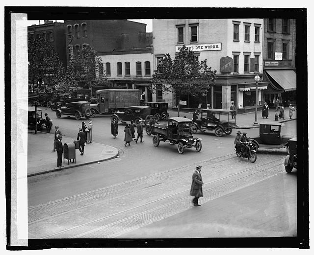[Street scene, Washington, D.C.]