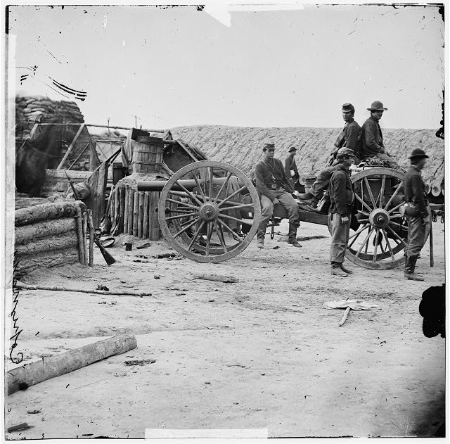 [Petersburg, Va. Federal soldiers removing artillery from...