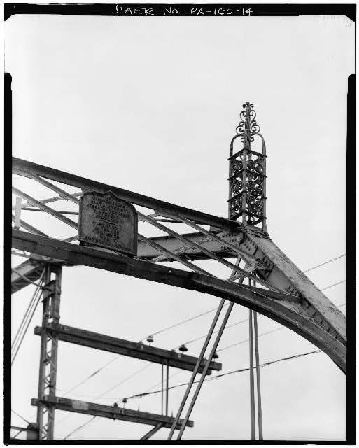 14. DETAIL VIEW OF COMMEMORATIVE PLAQUE AND FINIAL, NORTH...