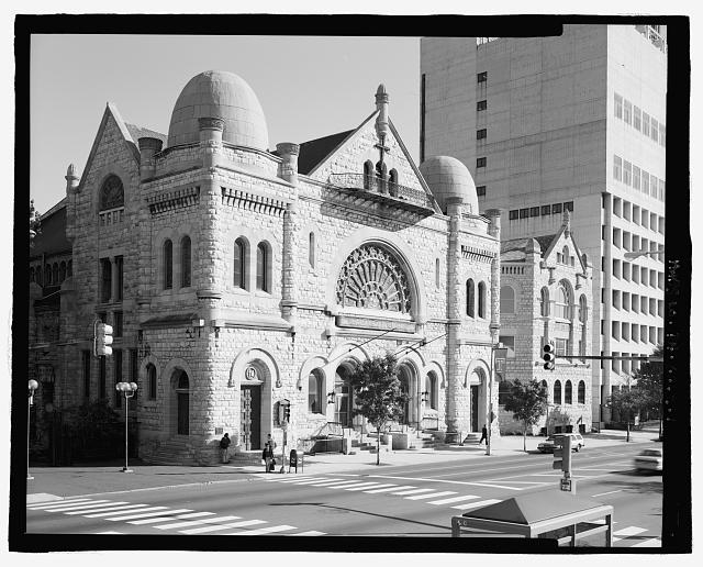 3/4 view, looking southeast - Baptist Temple, North Broad...