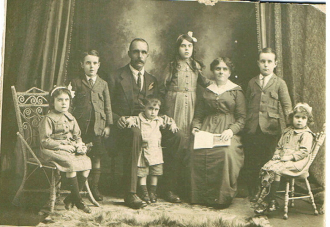 Patrick and Margaret Thornton with family c 1919