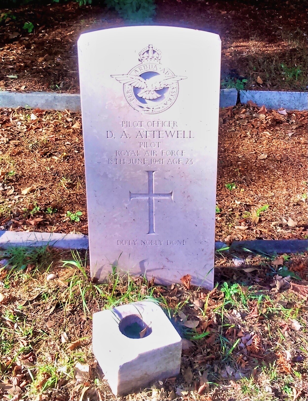 CWGC Headstone Of Service Number 89077 Pilot Officer Douglas Arthur Attewell Royal Air Force.