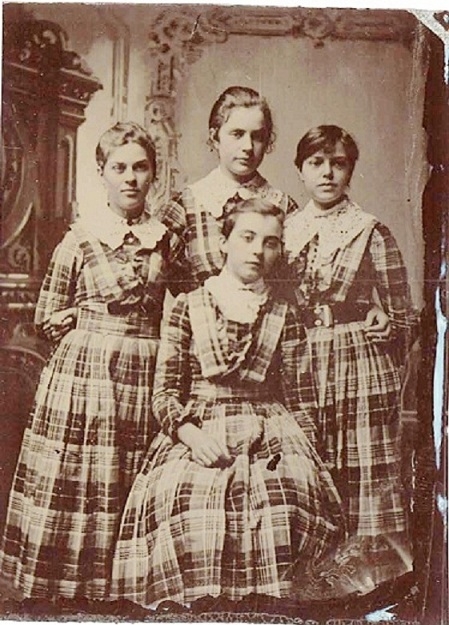 Four unknown girls, CA