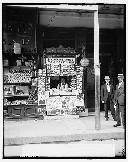Smallest news & post card stand in New Orleans, La., 103...