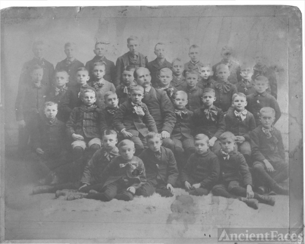 Daniel Harris Warren class picture