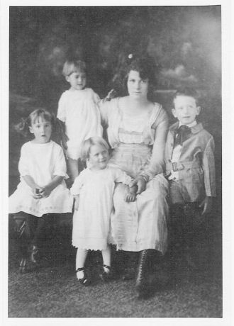 Lillie Mae Oxendine Platner and children