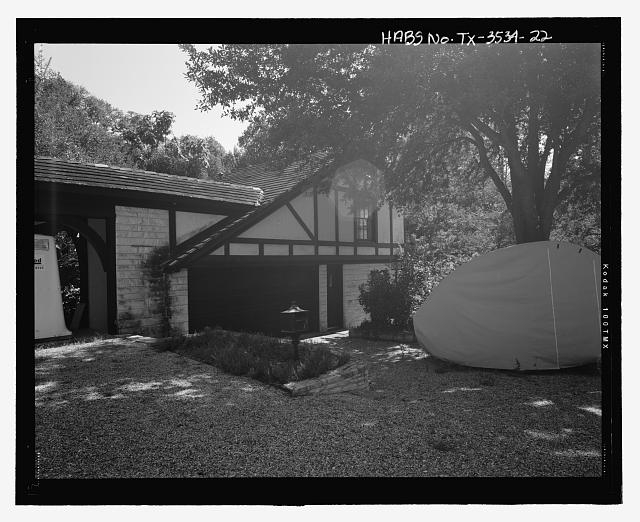 Oblique view of one-story servant's quarters - Reed Hall,...