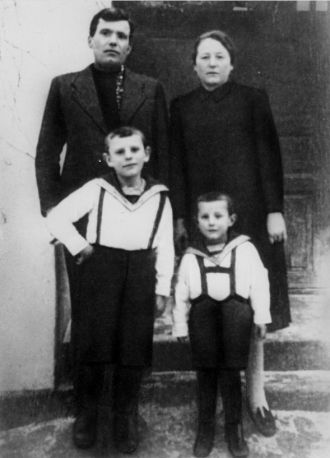 Josef , Emma, Franz, and Peter Leibham, Russia