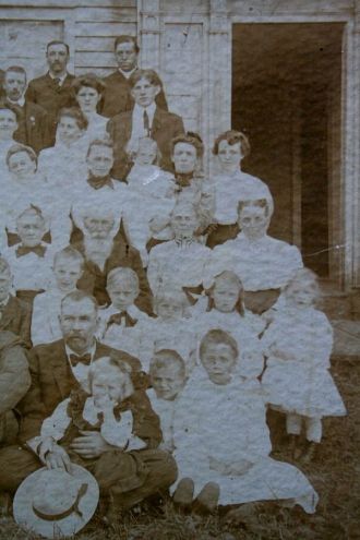 Town family Reunion, about 1904 [3/3]
