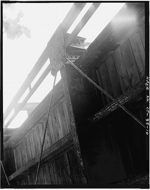 10. VIEW SHOWING LOWER CHORD, FLOOR BEAM, STRINGERS, AND...