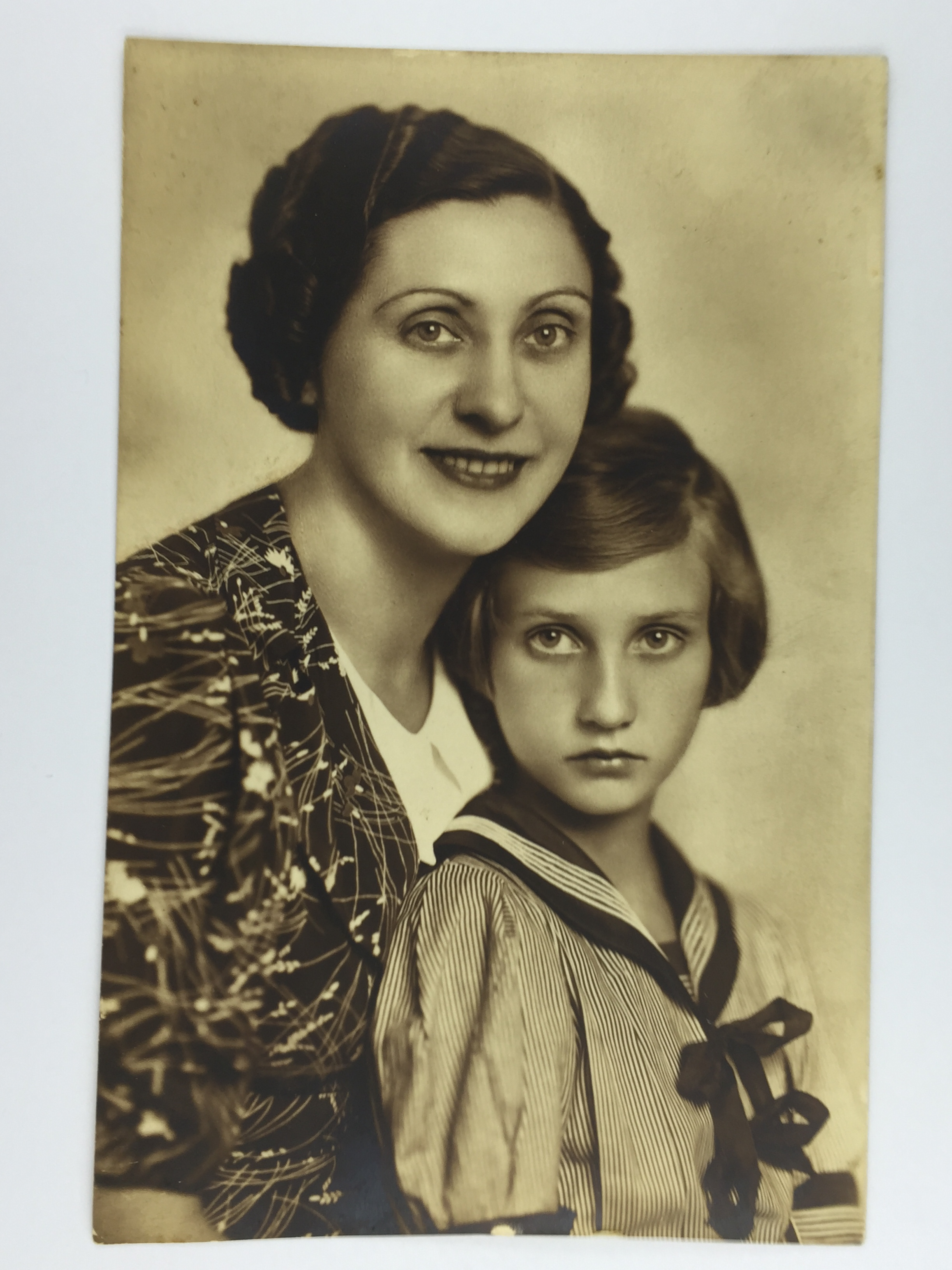 Lenka and Ana Ehrenreich 